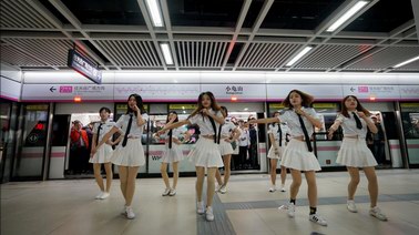 花生WiFi在武汉地铁上演“Panama快闪”首秀