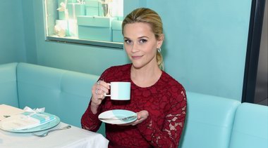 瑞茜·威瑟斯彭(Reese Witherspoon) 佩戴铂金珠宝出席“蒂芙尼的早餐”假日庆典