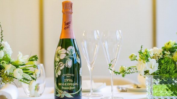 巴黎之花推出1982,1985,1996三个典藏年份美丽时光香槟系列