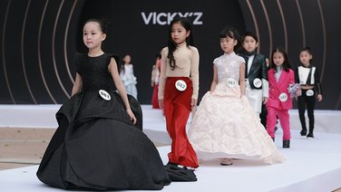 VICKY'Z携百童偎爱跨年，再造时尚生态奇迹