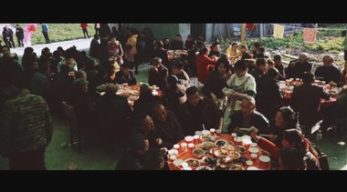 摄影师用美图手机记录四川坝坝宴 年味中流淌“舌尖上的中国”
