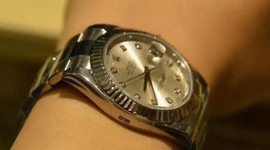 怎么区分高仿手表跟正品手表？