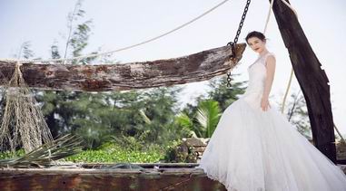 杨子黄圣依海岛婚纱大片被网友疯转，幸福爆棚！