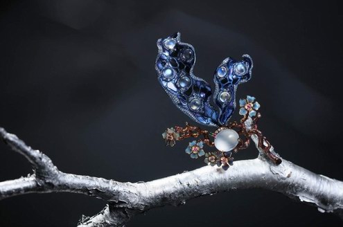 ​现代工艺手法与传统中国意象元素结合，品味中式设计情怀的高级珐琅珠宝