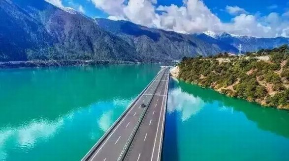 拉林公路：中国唯一不收费的“高速公路”，夏天自驾美爆了