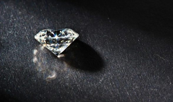 圣菲奥拉钻和莫桑钻 天然钻石有什么区别？