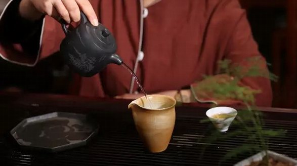 好茶壶应具备那些条件：单把价格300和3000的紫砂壶,区别在哪里?