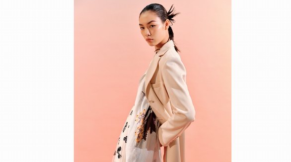 时装与东方文化的交融碰撞 LILY跨界演绎齐白石“好运年年”系列