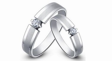 结婚买什么戒指合适？是买钻戒还是对戒？