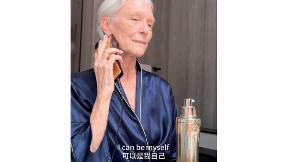 梅耶·马斯克鼓励女性“不用焦虑衰老”，分享使用金茉GEMO的护肤日常