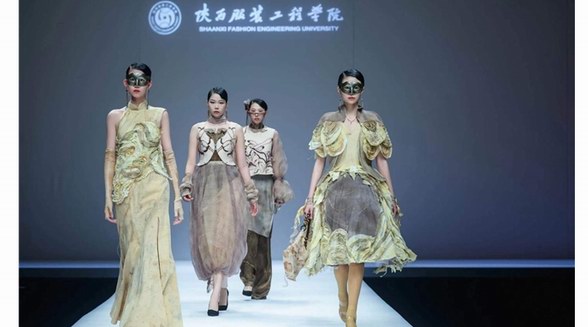 陕西服装工程学院“丝路·向欣生”亮相中国国际大学生时装周