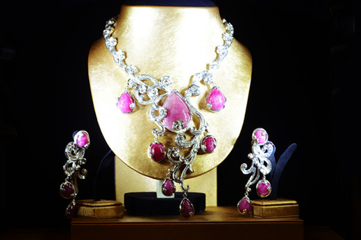 泰国珠宝“皇室的秘密”值泊藏珠宝殿堂两周年店庆