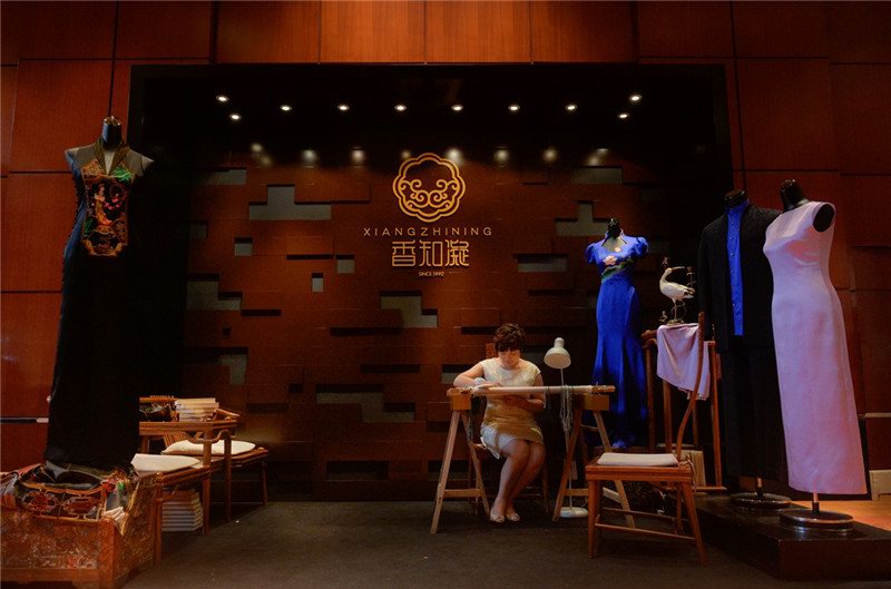中国高级定制服装品牌“香知凝”成为2014 APEC女性领袖峰会唯一官方指定高级定制品牌