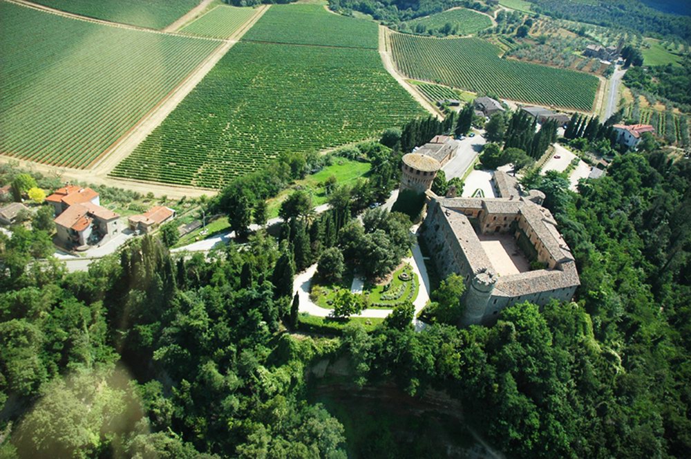萨拉堡芝华露（CERVARO）干白，是意大利第一个可以长期收藏的高档干白葡萄酒