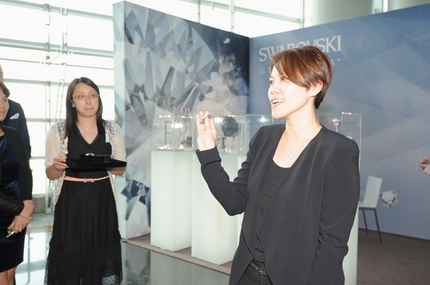 施华洛世奇傲然呈献《宝石视界 - 结婚手册》 展示搜罗自全球设计师的宝石首饰杰作