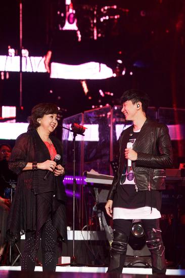 林好汉演唱会唱回新加坡 与妈妈惊喜对于唱【娱乐往事】风气中国网