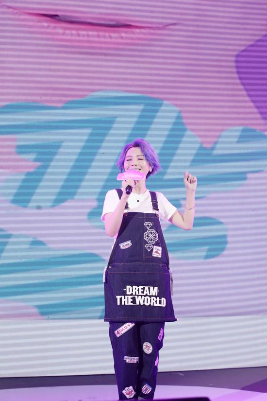 黄雅莉出席TOP榜巡演首唱新曲《闪闪的》【娱乐往事】风气中国网