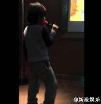 刘烨妻子过生日 诺一抖腿献唱《小瓜果》【娱乐往事】风气中国网