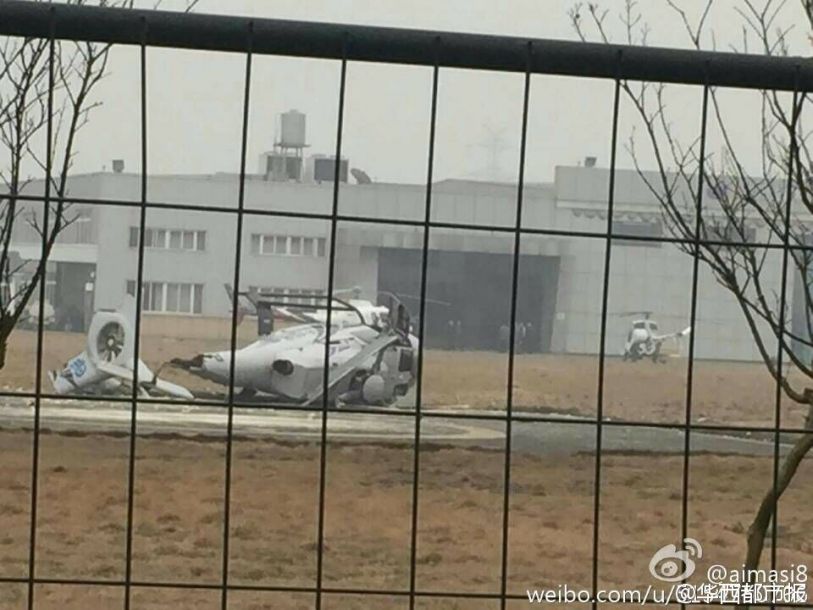 广汉一架直升机磨炼满意外坠落 机上两人受伤(图)【热门往事】风气中国网