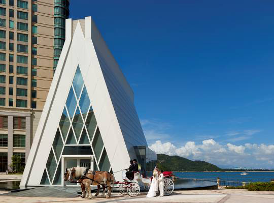 香港愉景湾酒店为新人觅梦寐以求的海滨婚礼