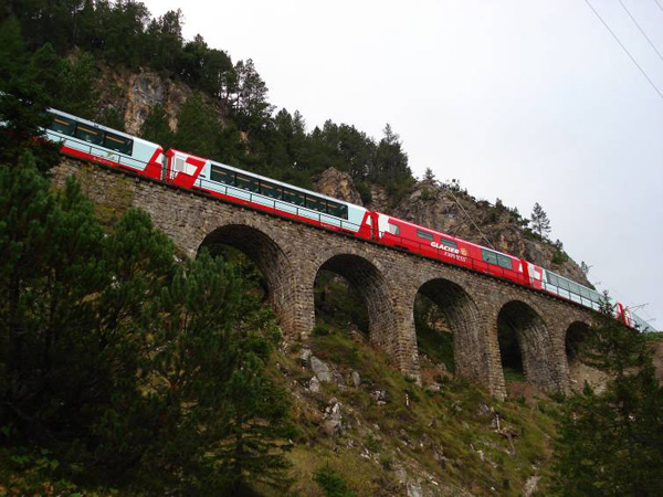 瑞士雷蒂亚铁路打造火车娱乐王国