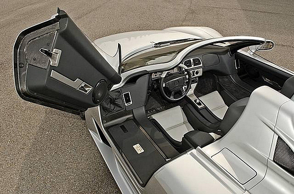 M-Benz CLK GTR Roadster 即将拍卖