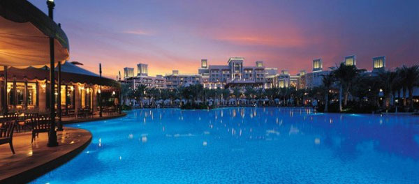 畅游迪拜：探访卓美亚古堡酒店 