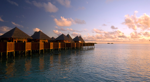 马尔代夫伦格里岛康莱德酒店专享印度洋奢华体验