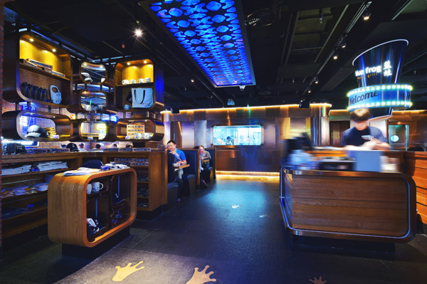 蓝蛙西餐厅酒吧迪士尼小镇店开启欢乐美食之旅
