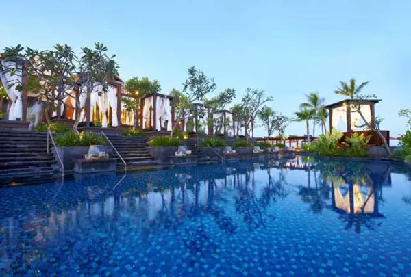 巴厘岛瑞吉度假村，感受奢华与美感的极致