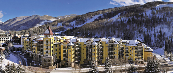 滑雪道上的奢华：丽思卡尔顿高端酒店式住宅