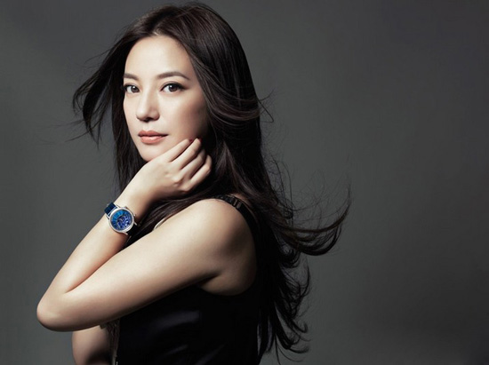 2013年积家广告大片：积家品牌大使赵薇佩戴Rendez-Vous Celestial约会系列星空腕表。