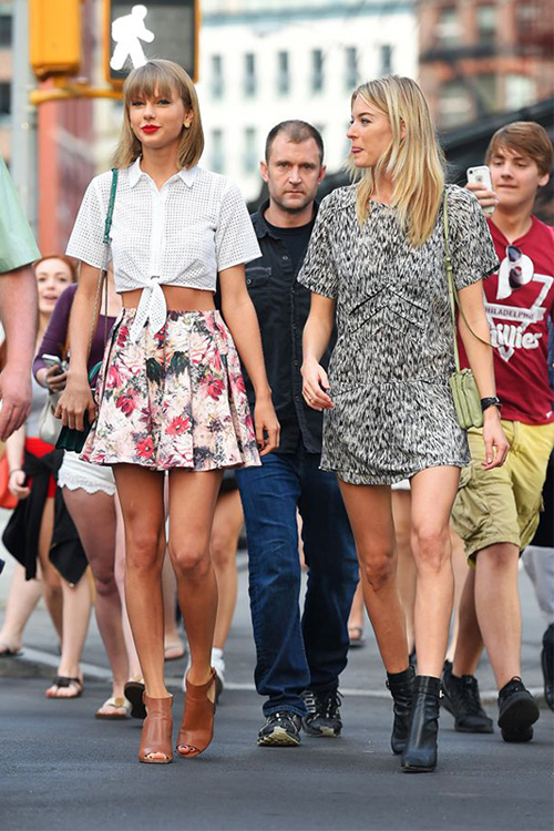 街拍Taylor Swift 演绎溜冰裙时尚穿搭
