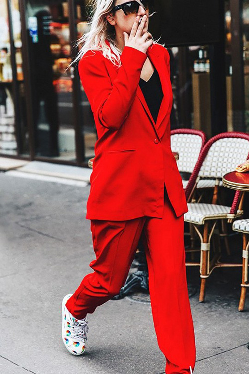 时尚风向标：现在街拍最流行的红色