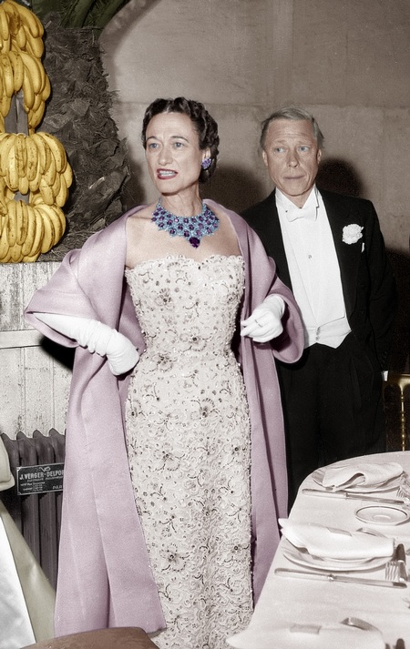 温莎公爵夫人佩戴“围兜”项链，Château de Versailles晚宴，1953年
