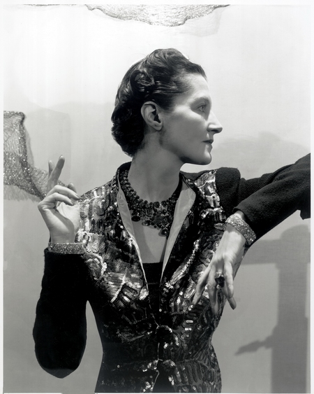 黛西·法罗佩戴卡地亚水果锦囊项链，1936年