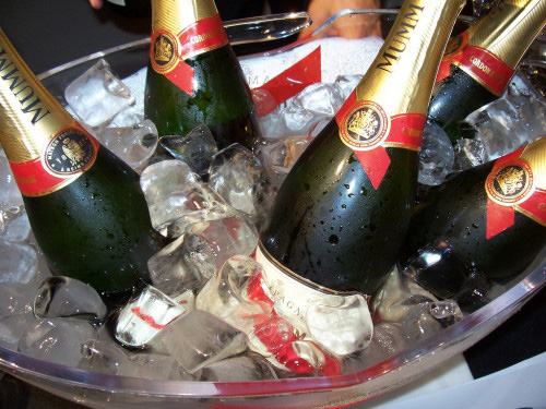 欢庆时刻，怎能不识品香槟？！