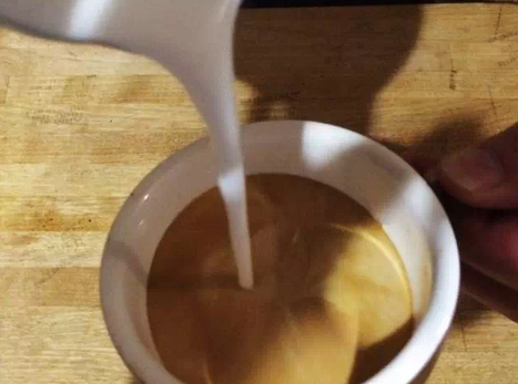 图文教学：如何在家做出精美的咖啡拉花？