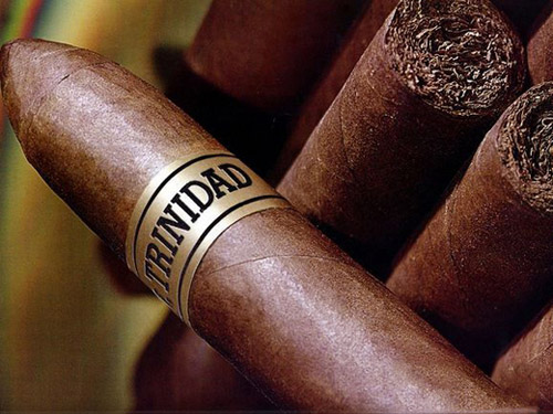 Carlos Fuente是多米尼加出产的知名雪茄，其中的Figurado系列型号是专门为海明威而制。