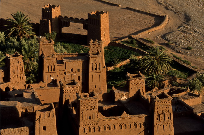 瓦尔扎扎特附近的阿伊特-班哈杜武装土堡已被联合国教科文组织列入世界文化遗产名录