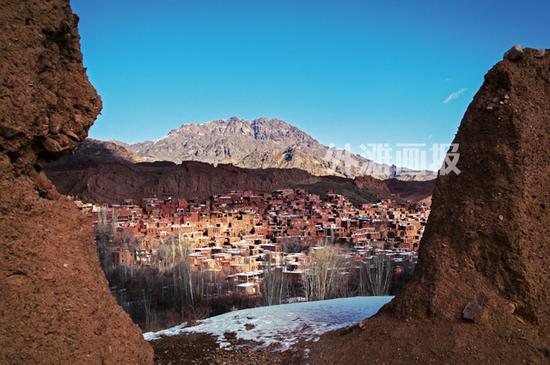 古老的奥比扬奈村庄安静地藏在伊朗中部深深的山脉中