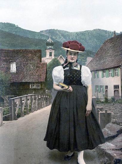 1900年左右的德国黑森林地区女性穿着