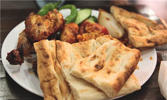 烤鸡肉为主的搭配是土耳其典型的传统口味