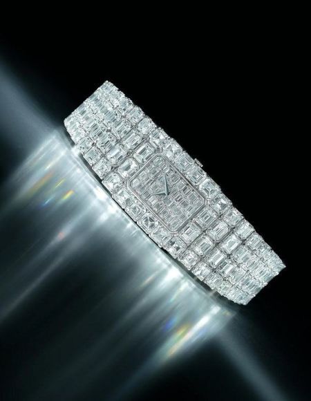 江诗丹顿「King Kalla」白金镶方型钻石炼带腕表，年份约1990（估价300万至500万港元／38万至64万美元）