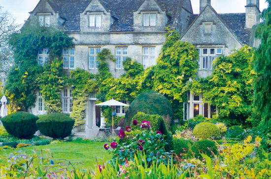  许多英国人称巴恩斯利庄园是科兹沃兹的贵族隐居地，这幢历史名宅因美丽的花园而声名显赫。