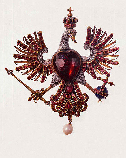 路易十四王者雄鹰（公元17世纪中期、材质：钙铝榴石、镀金、红宝石、珍珠、祖母绿）