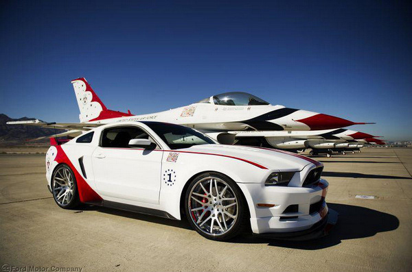 Ford Mustang 披上美国空军Thunderbirds涂装