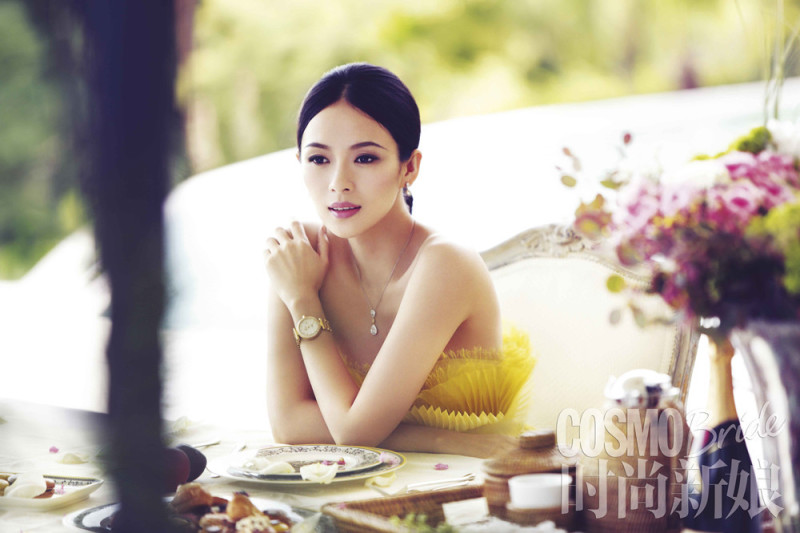 章子怡为《时尚新娘》拍摄8月号封面婚纱大片