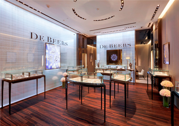 戴比尔斯钻石珠宝香港置地广场及澳门店重新开幕