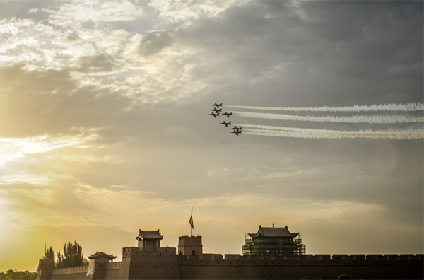 百年灵喷气机队展翼新疆 中国巡演完美收官